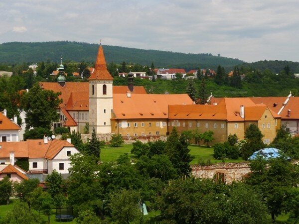 Klášter minoritů v Českém Krumlově po opravě slouží jako moderní kulturně-vzdělávací centrum.