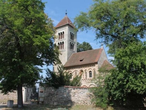 Jedním ze soutěžních snímků je i tento, který zobrazuje románský kostel sv. Jakuba v obci Jakub.