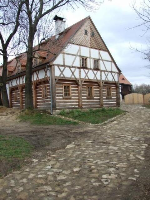 Podstávkový dům v Jindřichovicích pod Smrkem je součástí skanzenu, který spravuje Občanské sdružení Lunaria (ilustrační foto). 