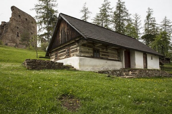 Skanzen lidové architektury pod hradem Velhartice (ilustrační foto)