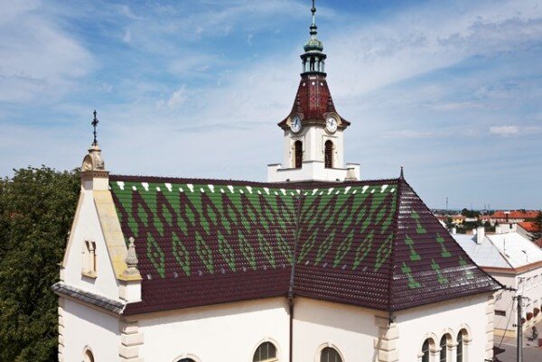 V rámci letní čtenářské soutěže můžete od společnosti TONDACH, jednoho z odborných partnerů portálu, získat pálenou střešní krytinu za 19 800 korun. 