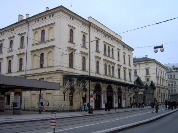 Masarykovo nádraží v Praze – pohled z Havlíčkovy ulice. 
