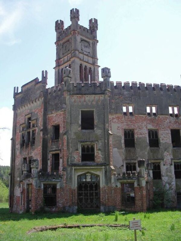 Zámek v Českém Rudolci na archivním snímku z roku 2007 před zahájením rekonstrukce. 