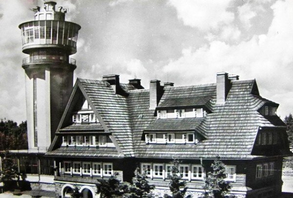 Kramářova chata na Suchém vrchu před požárem, který zachvátil objekt v roce 2003. (archivní snímek) 