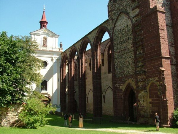 Nejstarší zmínky o klášteru Sázava sahají do roku 1032. U jeho zrodu stáli kníže Oldřich a sv. Prokop, tehdy poustevník, kolem něhož se zde tvořila skupina následovníků již asi od roku 1009.