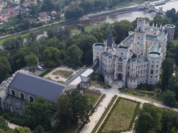 Zámek Hluboká je třetím nejnavštěvovanějším objektem ve správě Národního památkového ústavu. Přispívá k tomu i to, že je pro návštěvníky otevřený celoročně.