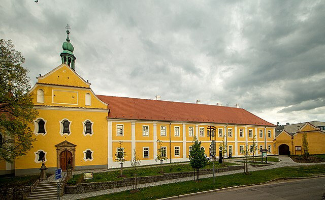 V současnosti se v bývalém klášteře nachází Komunitní centrum Voticka.