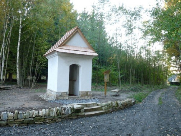 Killerova kaple u Sebranic byla obnovena díky dobrovolníkům ze Spolku archaických nadšenců. 