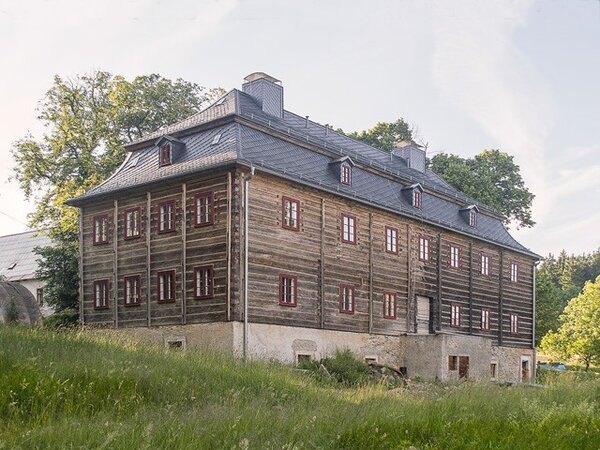K dochovaným hodnotám kulturní památky náleží především její půdorysné zasazení v urbanistické struktuře sídla, dispoziční rozvržení a materiálová skladba všech konstrukcí.