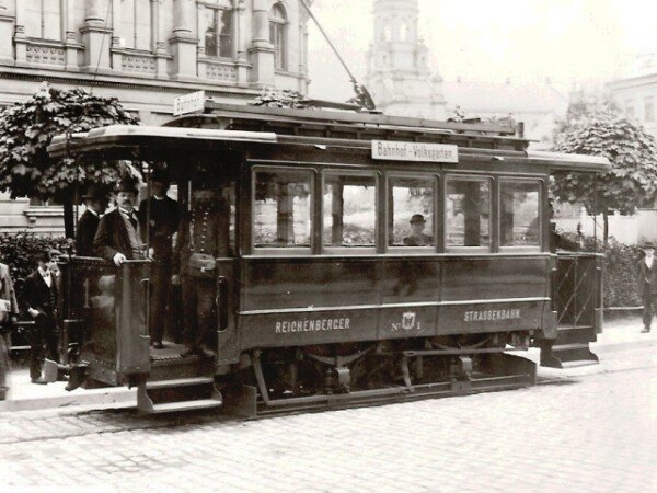 Při zahájení provozu libereckých tramvají 25. srpna 1897 bylo k dispozici prvních osm vozů.