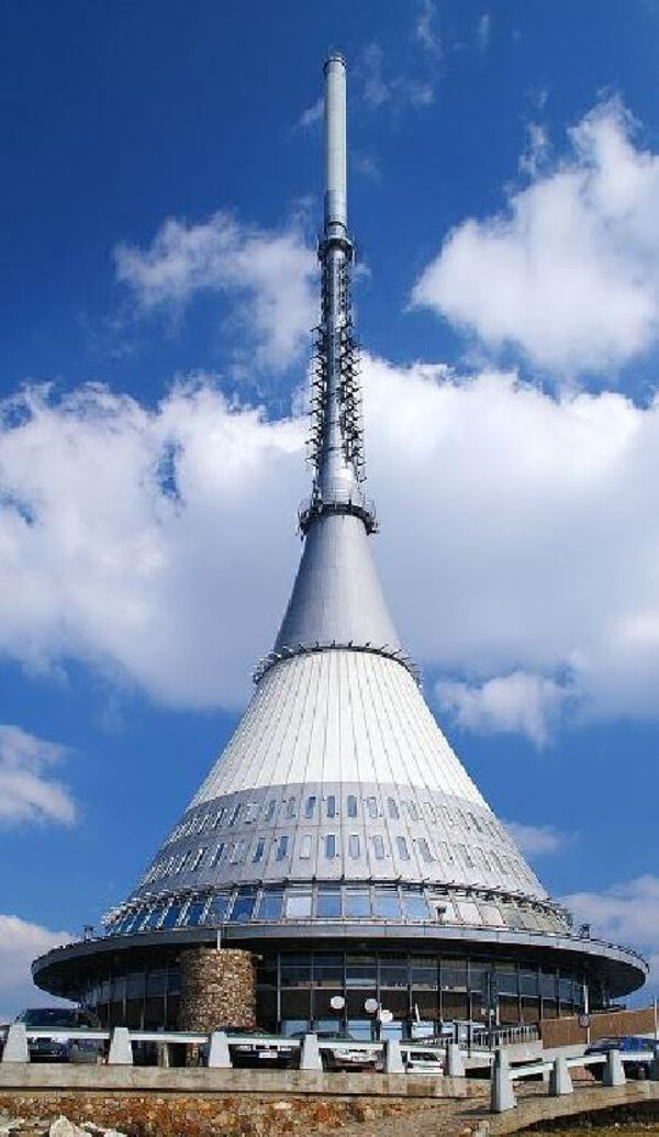 Vysílač na Ještědu je jednou z významných staveb 70. let.