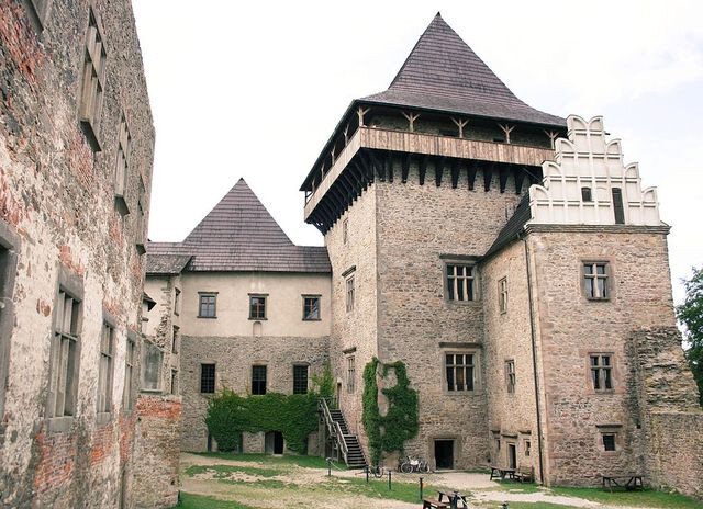 Lipnice patří mezi naše nejmohutnější hrady.