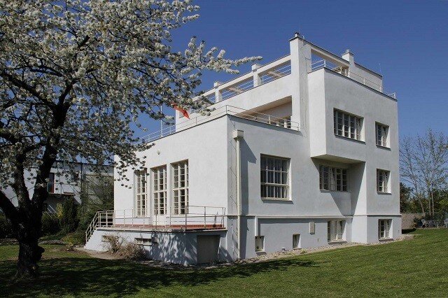 Nově zřízená galerie ve vile se bude zaměřovat na výstavy spojené s moderní architekturou.
