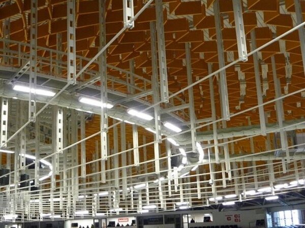 Detail stropu sportovní haly Rondo v Brně od architekta Rullera