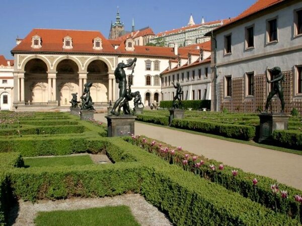 Účastníky kurzů památkové péče čeká také řada prohlídek pražských památek. Na ilustračním snímku je Valdštejnská zahrada.