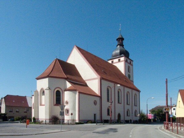 Kostel sv. Víta v Rudolfově je kompletně opravený.