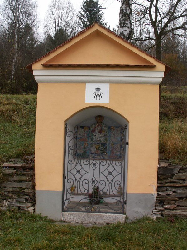 Opravená kaple u silnice do Čeřína v roce 2014