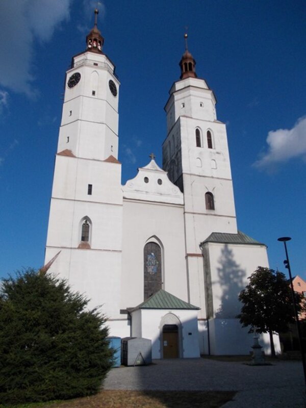 Komentované prohlídky exteriérové části výstavy začínají před kostelem sv. Martina.
