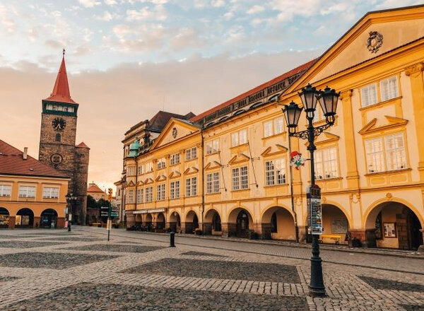 Zámek v Jičíně je dominantou Valdštejnova náměstí
