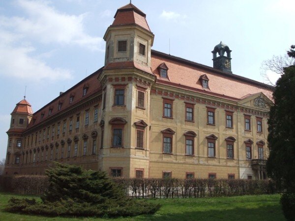 Zámek v Holešově odrývá stále svá tajemství. Od roku 2005 ho vlastní a spravuje holešovská radnice. 