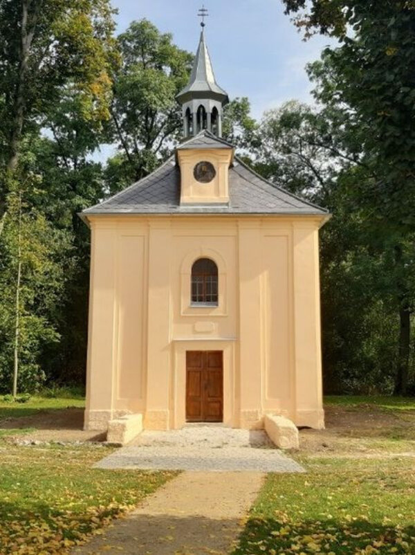 Kaple Navštívení Panny Marie po obnově fasád a střechy