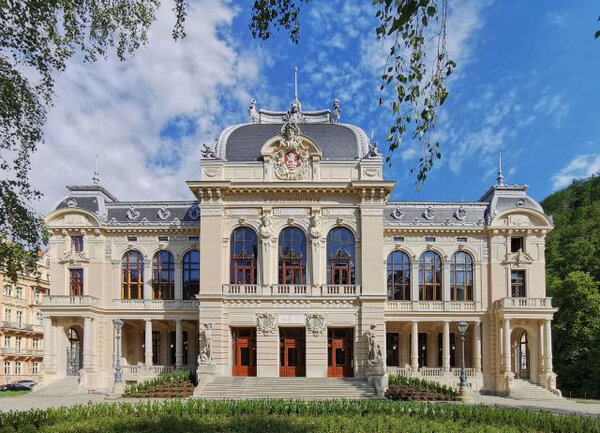 Císařské lázně – přední průčelí