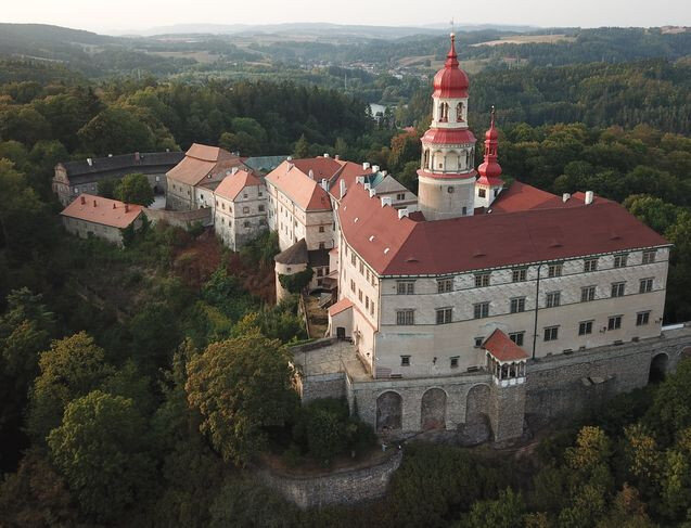 Již tradičně jsou letní měsíce věnovány dětem také na zámku v Náchodě.