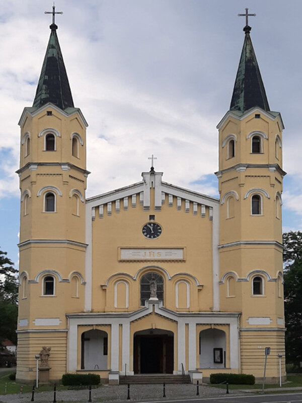 Na obnovu průčelí svatostánku byly použity omítkoviny od společnosti MC-Bauchemie.