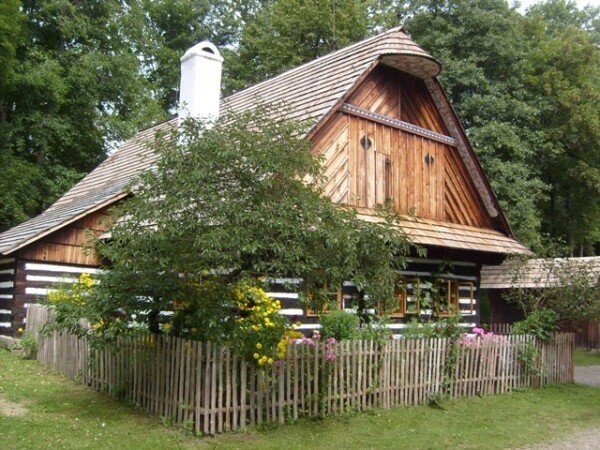 Účastníci konference se podívají také do skanzenu Veselý Kopec. Na ilustračním snímku je vodní mlýn tohoto skanzenu. 