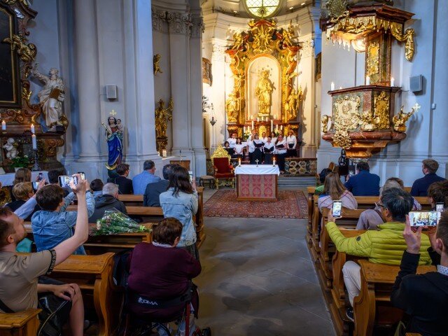Kostel sv. Jana Nepomuckého v Praze 2 při jedné z předchozích Nocí kostelů