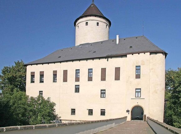 Opravy stropů a krovu na hradě Rychmburk si vyžádají asi 20 milionů korun a potrvají dva roky.