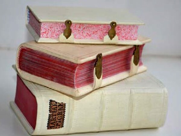 V ceně kurzu je započítán materiál na výrobu knihy, kterou si budou moci frekventanti odnést s sebou.