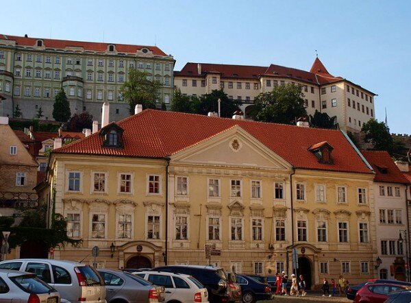 Praha, Valdštejnské náměstí, Ledebourský palác