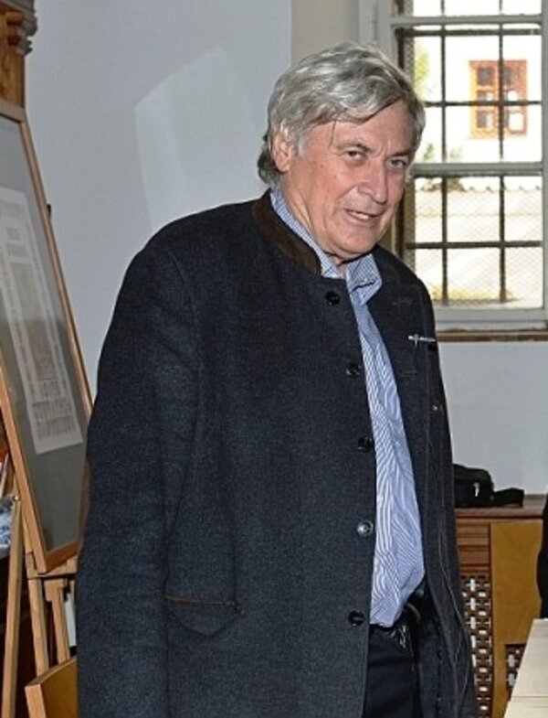 Jedním z přednášejících na veřejném semináři byl profesor Jiří Kuthan, spoluautor nedávno vydané publikace o Karlu IV.