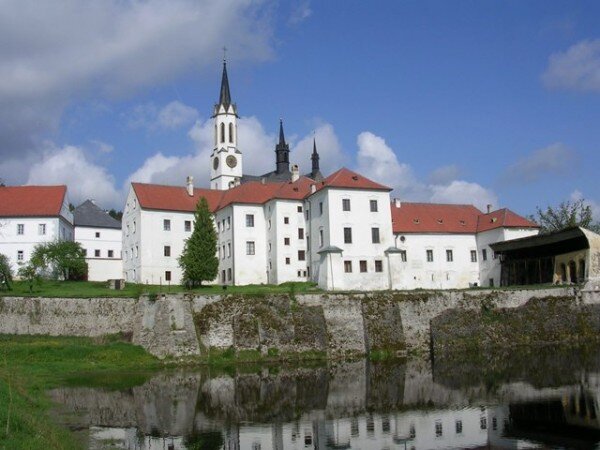 Jihočeský kraj se podílí částkou 10 milionů i na opravě interiérů vyšebrodského kláštera. 