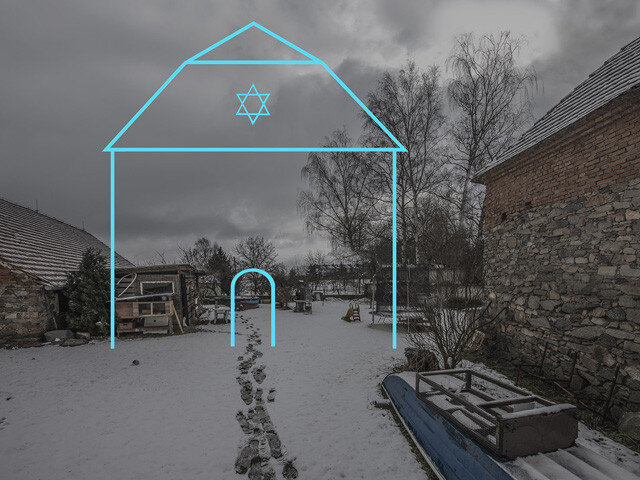 Pohled na místo někdejší mirotické synagogy