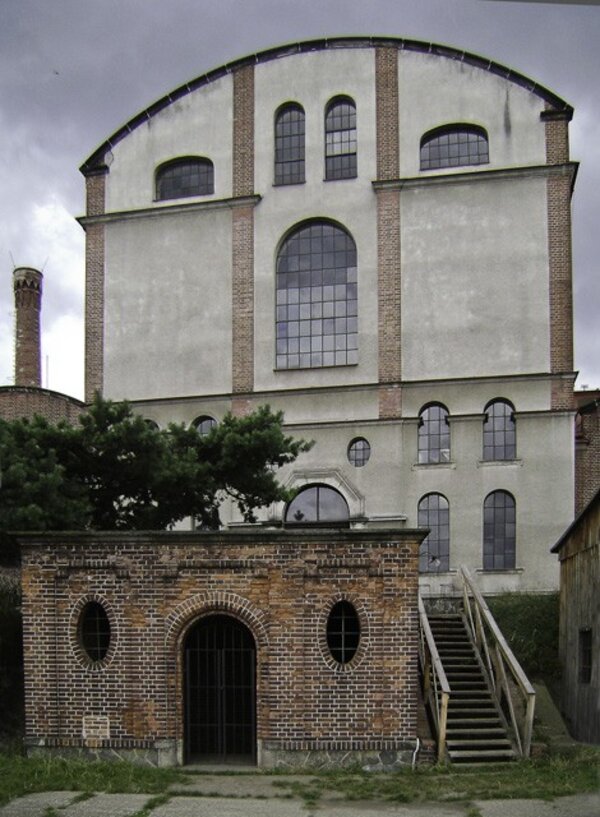 Stavba byla dokončena roku 1906 podle návrhu inženýra britského původu sira Williama Heerleina Lindleye.