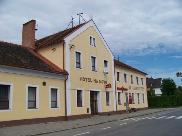 Seminář Mistři lidového stavitelství a odkaz jejich díla pro současnost se uskuteční ve dnech 11.–13. září 2013 v kulturním sále hotelu Na Nové ve Volyni.   