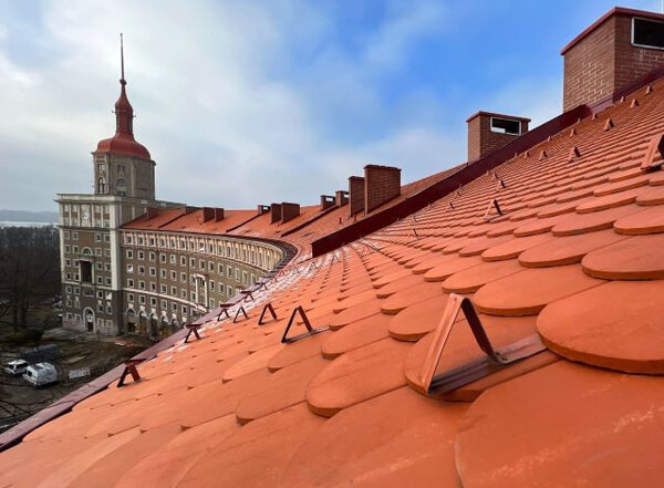 Obnova střech Oblouku představuje patrně největší plochu s Bobrovkami Tondach za poslední roky v zemi.