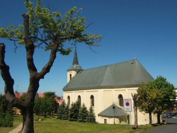 Kostel sv. Anny je významnou památkou a dominantou Božího Daru. 