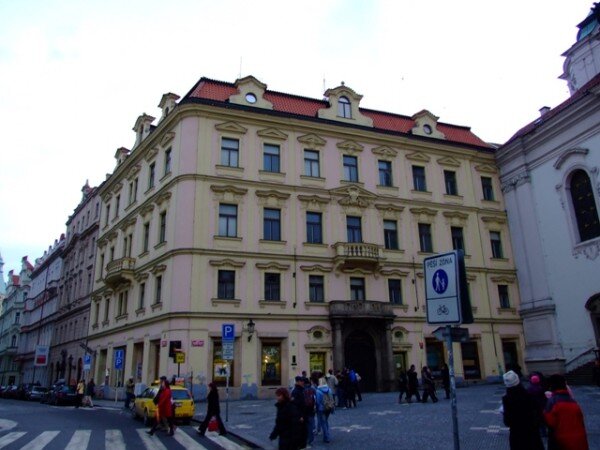 V Kafkově rodném domě budou opět byty. Z původního záměru rekonstruovat památku na hotel sešlo.