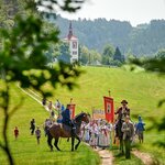 Božítělové procesí připomíná lidové tradice.