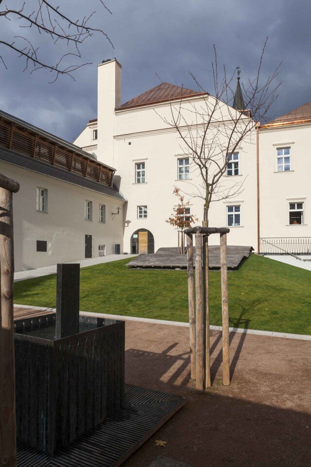 Dvorní radniční trakt po obnově