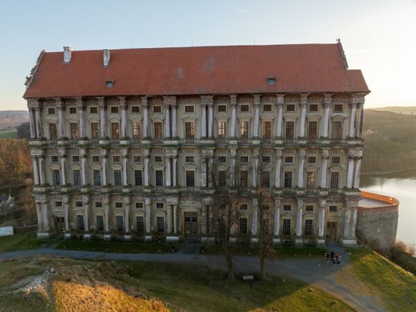 Cenu veřejnosti získala v roce 2024 veřejná sbírka na obnovu zámku Plumlov na Prostějovsku.