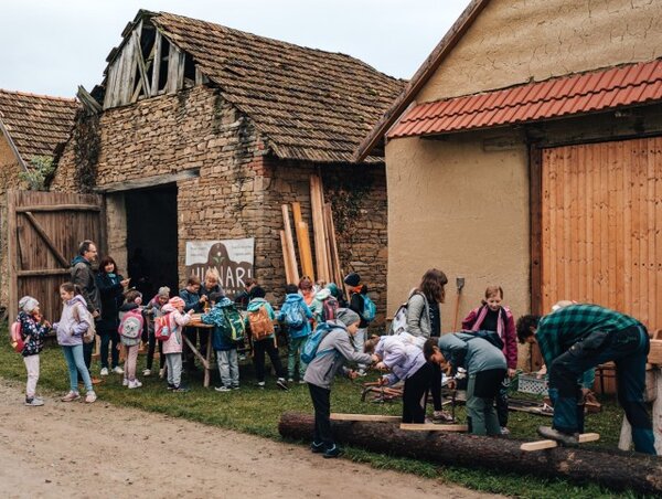 První den festivalu je vyhrazen školním skupinám.