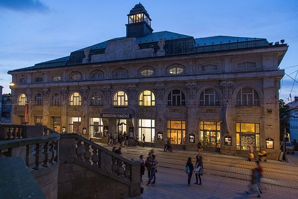 Přednáška Divadlo architektury: Zajímá nás urbanismus! se koná v Muzeu umění v Olomouci.