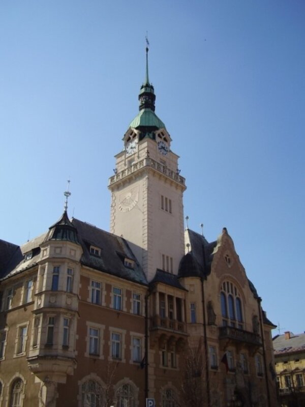 Obyvatelé i návštěvníci města mohou opět obdivovat zrestaurovaný hodinový stroj v prostorách radniční věže.