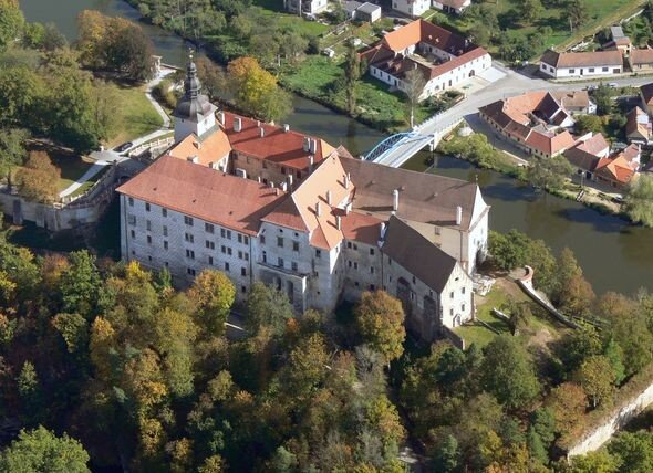 Portál Jižní Čechy a Šumava přináší řadu zajímavých leteckých snímků. Například pohled na zámek v Bechyni.