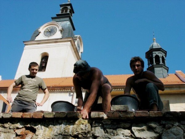 Dobrovolníci pomáhají po celé zemi (ilustrační foto z Putimi)