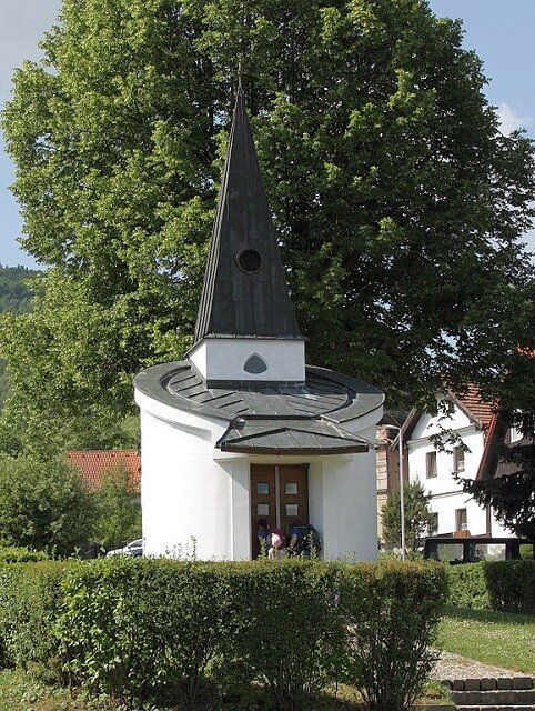 Svatováclavská slavnost se každoročně odehrává u nově postavené kaple sv. Václava.